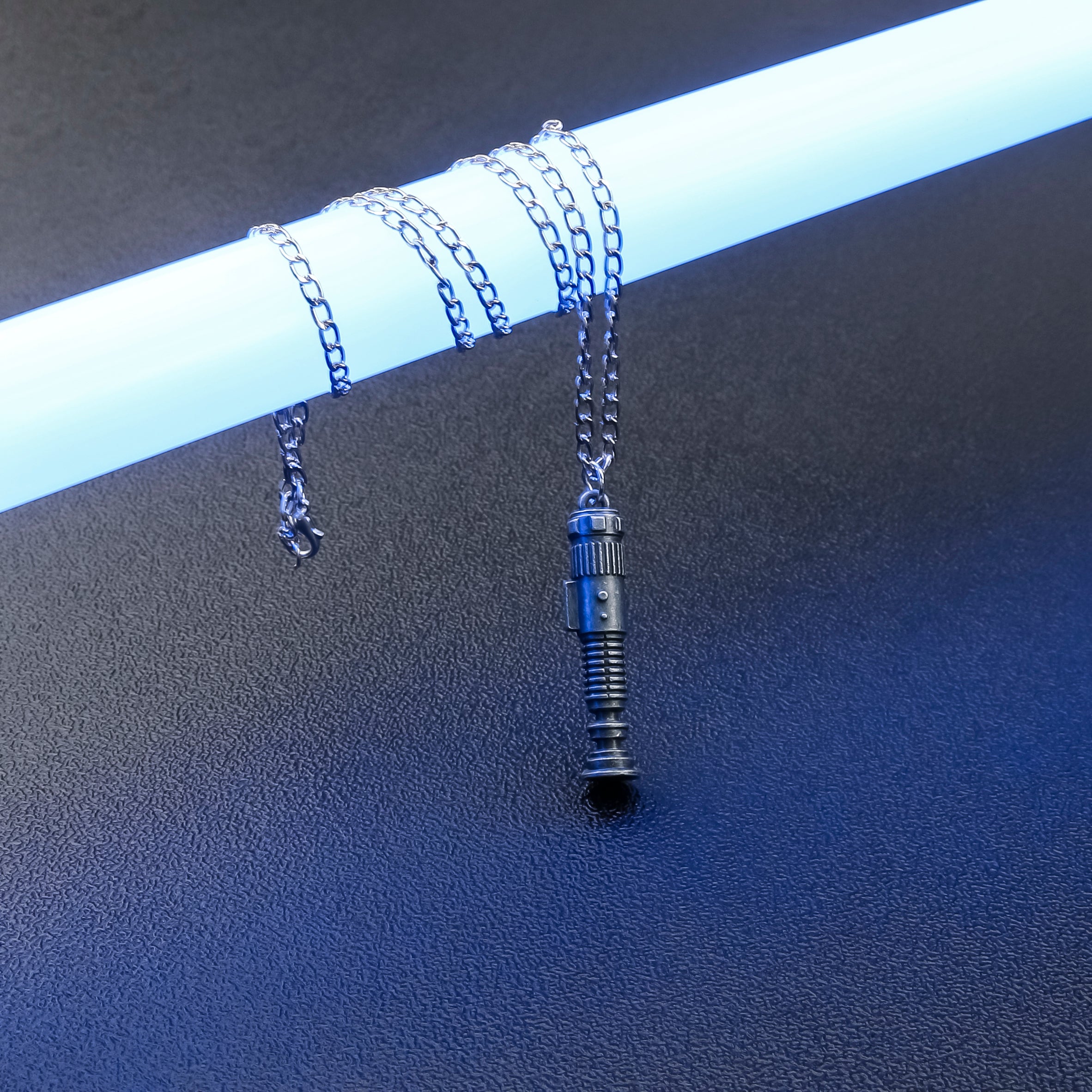 Collier Sabre Laser